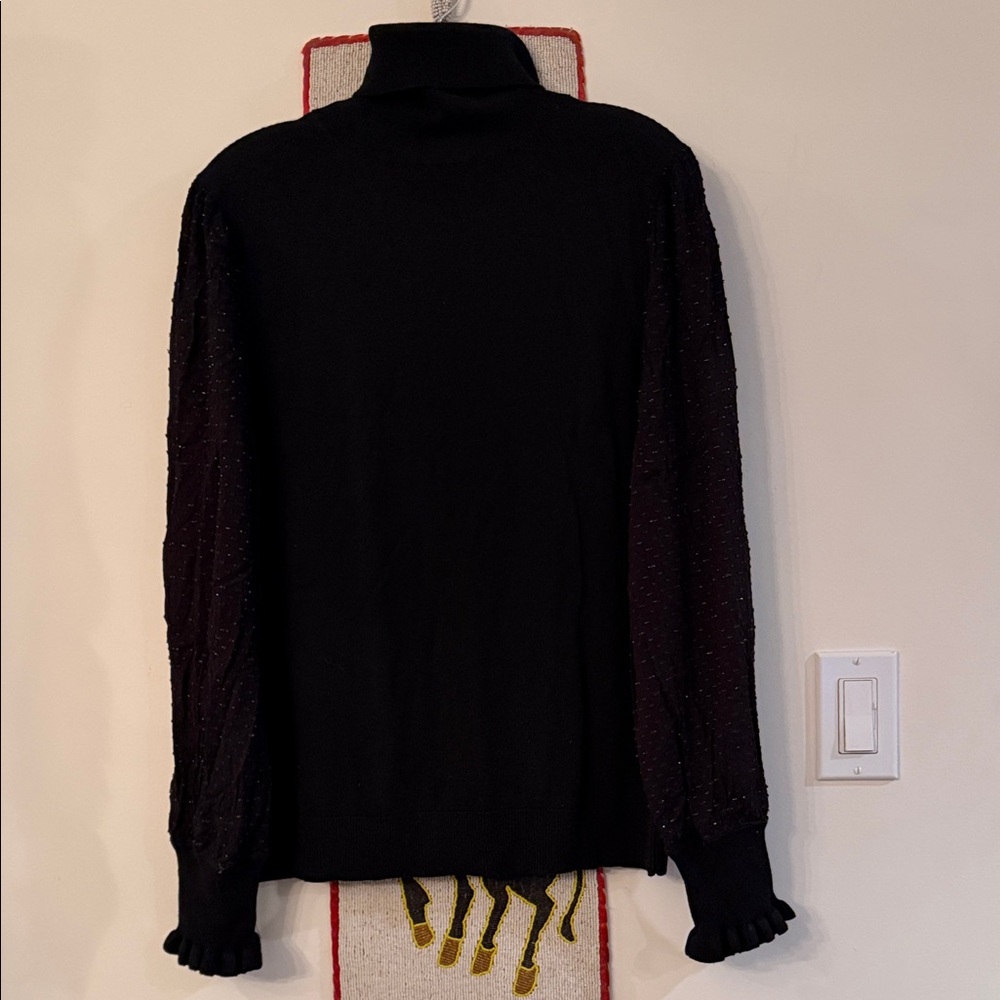 Gorgeous NWT “LOFT” Sweater turtleneck with gold threads throughout the sleeves